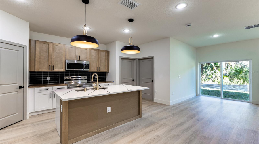 Deltona, Florida 32738, 3 Bedroom Bedrooms, ,3 Bathroombathrooms,Residential,For Sale,Hibiscus,0,Mfro6371509