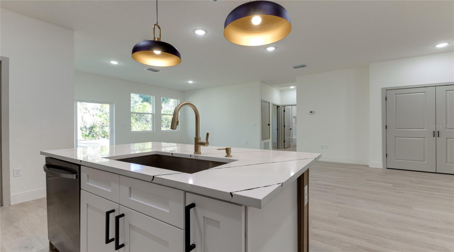 Deltona, Florida 32738, 3 Bedroom Bedrooms, ,3 Bathroombathrooms,Residential,For Sale,Hibiscus,0,Mfro6371509