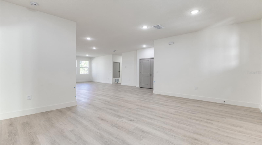 Deltona, Florida 32738, 3 Bedroom Bedrooms, ,3 Bathroombathrooms,Residential,For Sale,Hibiscus,0,Mfro6371509