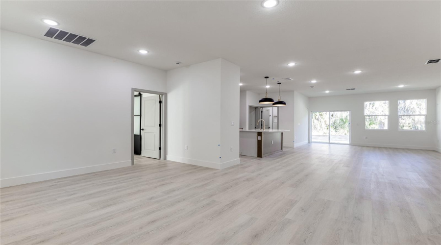 Deltona, Florida 32738, 3 Bedroom Bedrooms, ,3 Bathroombathrooms,Residential,For Sale,Hibiscus,0,Mfro6371509