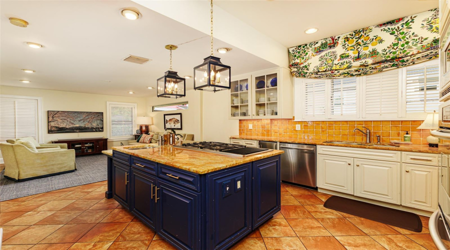 Lakeland, Florida 33803, 4 Bedroom Bedrooms, ,4 Bathroombathrooms,Residential,For Sale,Miramar,0,Mfrl4962185