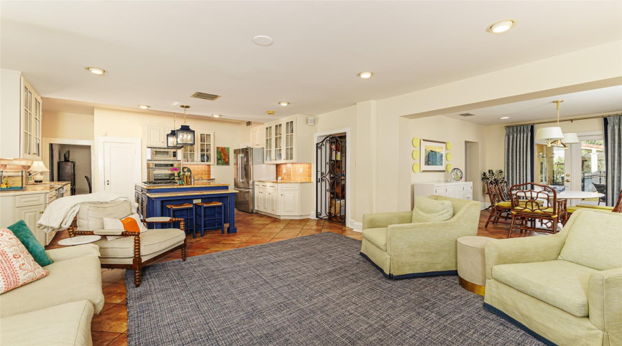Lakeland, Florida 33803, 4 Bedroom Bedrooms, ,4 Bathroombathrooms,Residential,For Sale,Miramar,0,Mfrl4962185