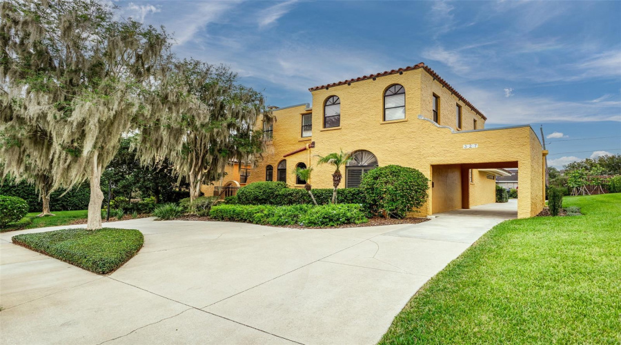 Lakeland, Florida 33803, 4 Bedroom Bedrooms, ,4 Bathroombathrooms,Residential,For Sale,Miramar,0,Mfrl4962185
