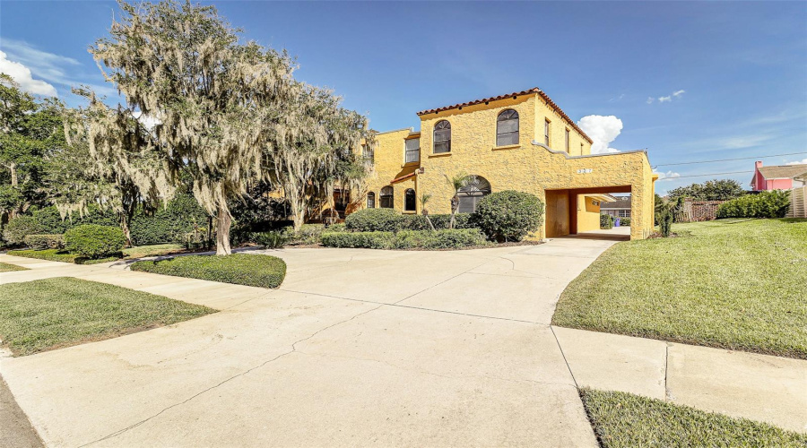 Lakeland, Florida 33803, 4 Bedroom Bedrooms, ,4 Bathroombathrooms,Residential,For Sale,Miramar,0,Mfrl4962185