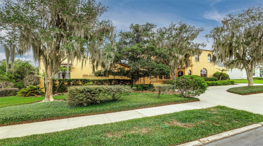 Lakeland, Florida 33803, 4 Bedroom Bedrooms, ,4 Bathroombathrooms,Residential,For Sale,Miramar,0,Mfrl4962185