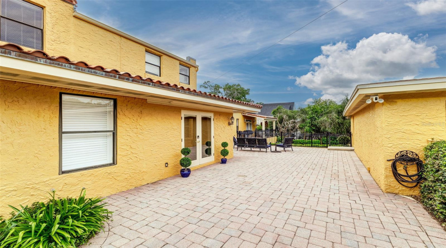 Lakeland, Florida 33803, 4 Bedroom Bedrooms, ,4 Bathroombathrooms,Residential,For Sale,Miramar,0,Mfrl4962185