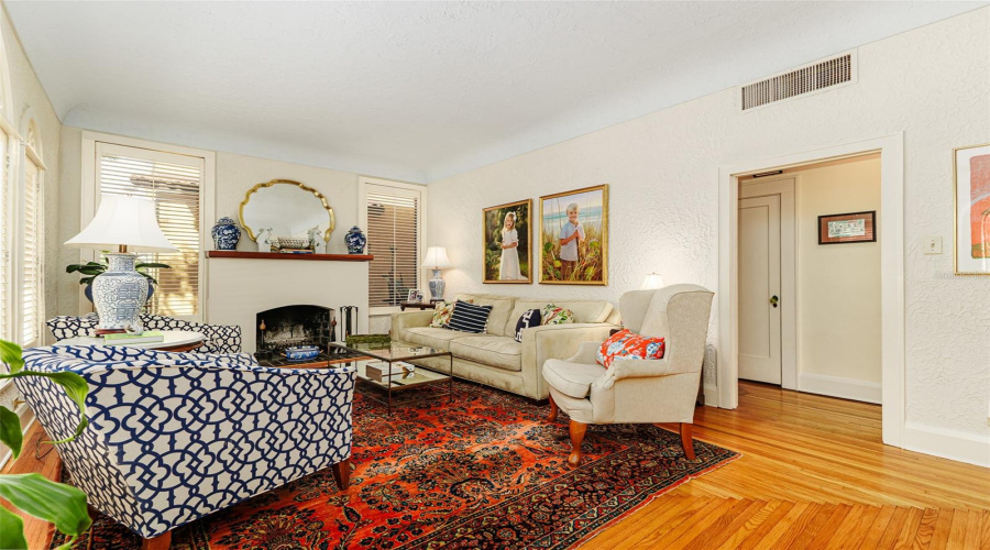 Lakeland, Florida 33803, 4 Bedroom Bedrooms, ,4 Bathroombathrooms,Residential,For Sale,Miramar,0,Mfrl4962185