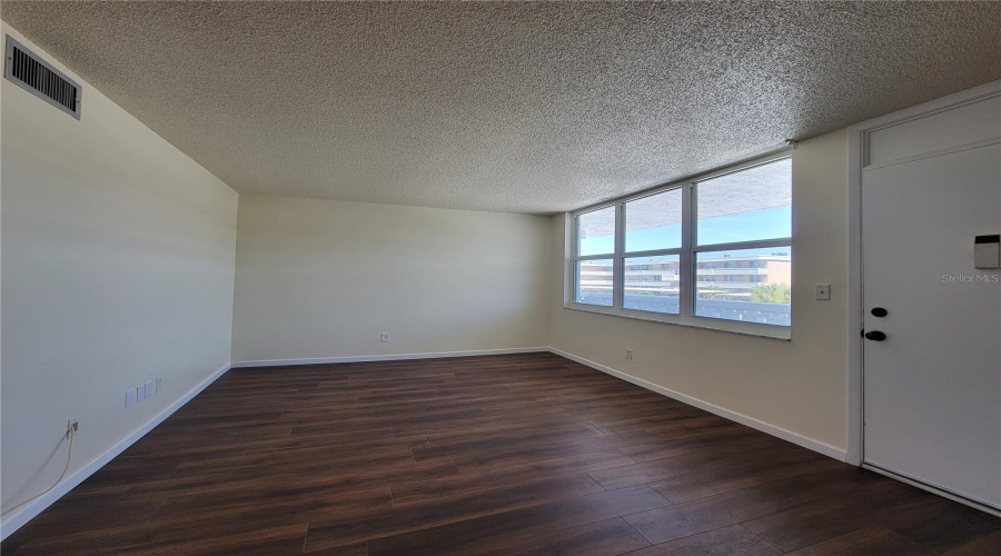 St Petersburg, Florida 33703, 1 Bedroom Bedrooms, ,1 Bathroombathrooms,Residential,For Sale,Locust,0,Mfrtb8538928