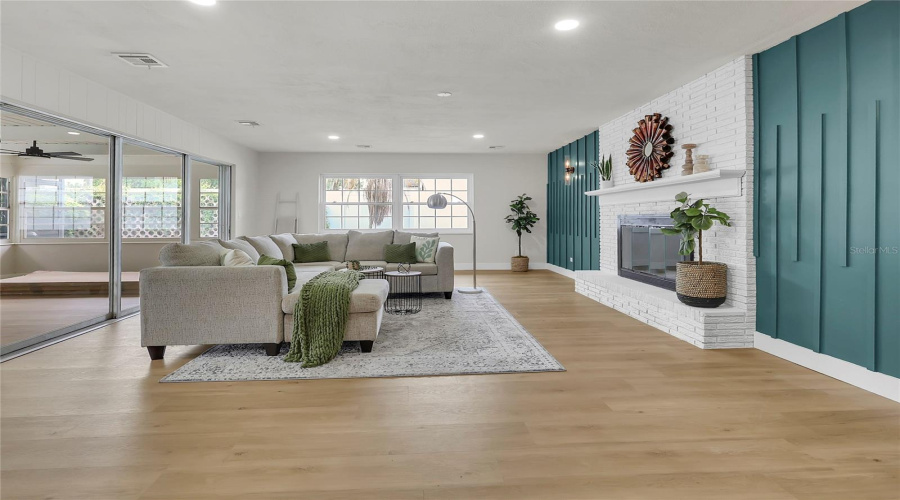 Tampa, Florida 33617, 4 Bedroom Bedrooms, ,2 Bathroombathrooms,Residential,For Sale,Oakland,0,Mfrtb8540498