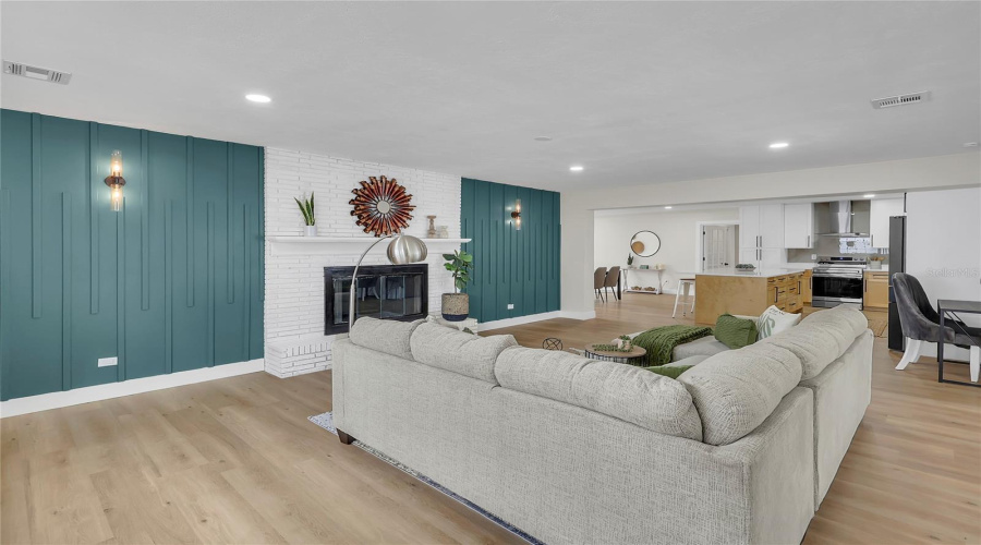 Tampa, Florida 33617, 4 Bedroom Bedrooms, ,2 Bathroombathrooms,Residential,For Sale,Oakland,0,Mfrtb8540498