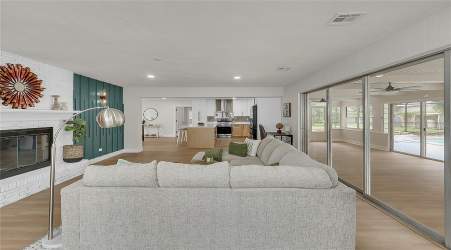 Tampa, Florida 33617, 4 Bedroom Bedrooms, ,2 Bathroombathrooms,Residential,For Sale,Oakland,0,Mfrtb8540498