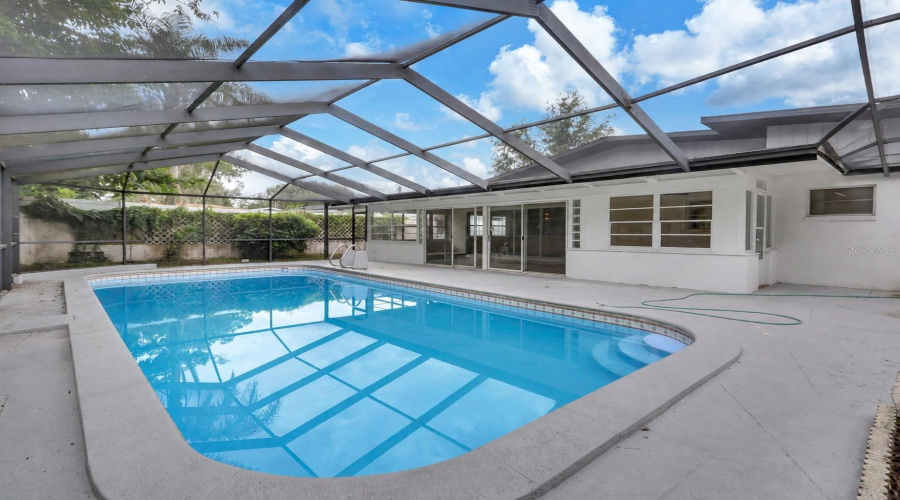 Tampa, Florida 33617, 4 Bedroom Bedrooms, ,2 Bathroombathrooms,Residential,For Sale,Oakland,0,Mfrtb8540498