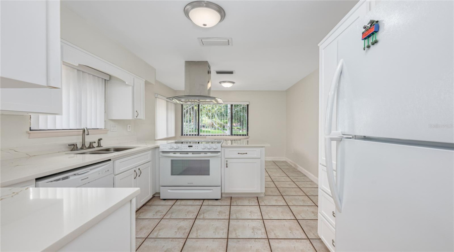 Yalaha, Florida 34797, 3 Bedroom Bedrooms, ,2 Bathroombathrooms,Residential,For Sale,Waterwood,0,Mfrg5111380