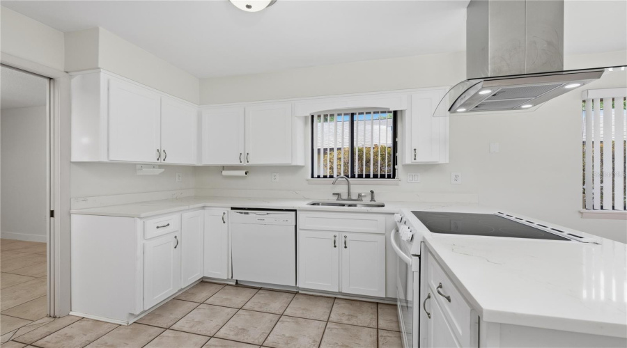 Yalaha, Florida 34797, 3 Bedroom Bedrooms, ,2 Bathroombathrooms,Residential,For Sale,Waterwood,0,Mfrg5111380