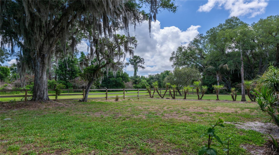 Yalaha, Florida 34797, 3 Bedroom Bedrooms, ,2 Bathroombathrooms,Residential,For Sale,Waterwood,0,Mfrg5111380