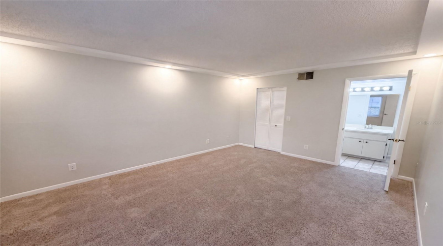 Dunedin, Florida 34698, 2 Bedroom Bedrooms, ,2 Bathroombathrooms,Residential,For Sale,Millstream,0,Mfro6436635
