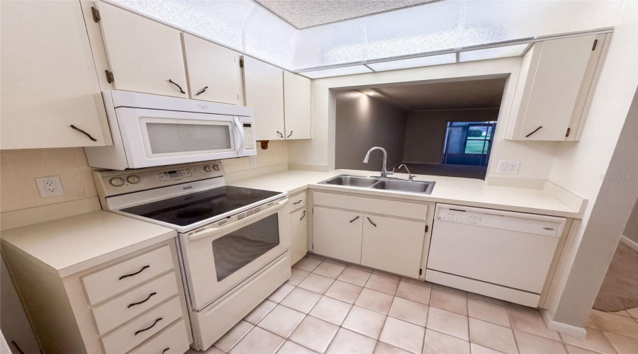 Dunedin, Florida 34698, 2 Bedroom Bedrooms, ,2 Bathroombathrooms,Residential,For Sale,Millstream,0,Mfro6436635