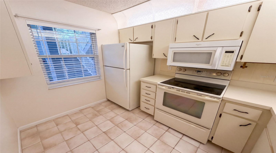Dunedin, Florida 34698, 2 Bedroom Bedrooms, ,2 Bathroombathrooms,Residential,For Sale,Millstream,0,Mfro6436635