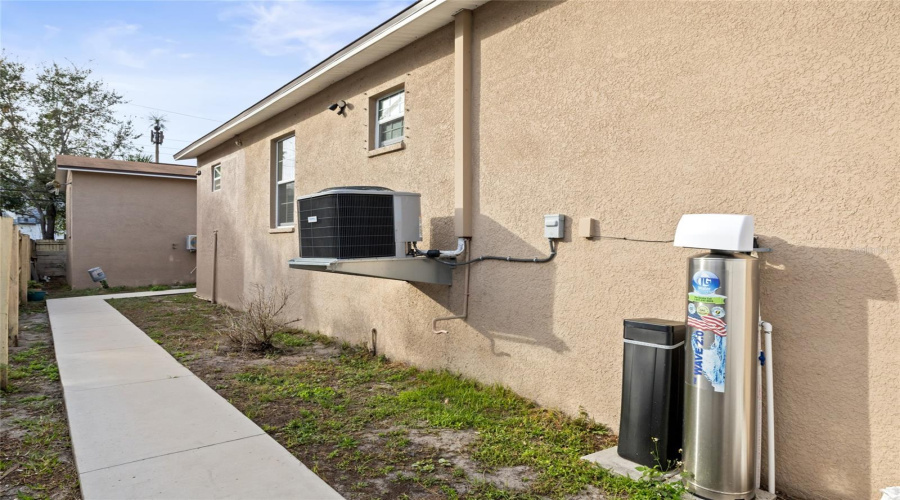 Tampa, Florida 33615, 5 Bedroom Bedrooms, ,3 Bathroombathrooms,Residential,For Sale,Town N Country,0,Mfrtb8505599
