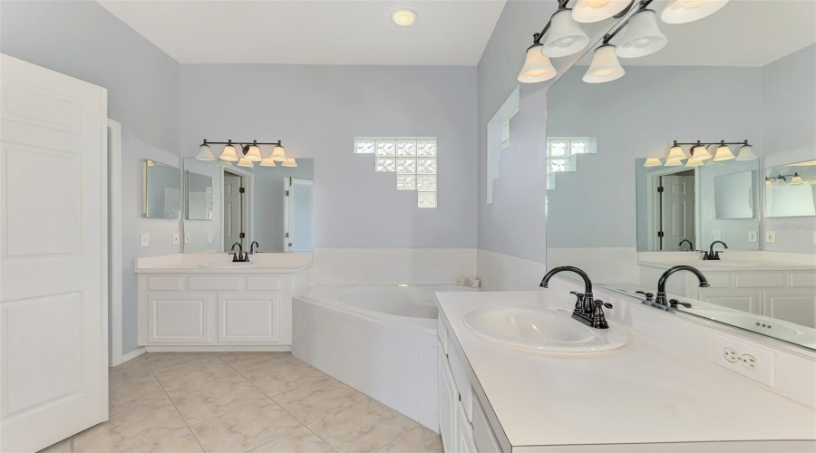 Sarasota, Florida 34238, 4 Bedroom Bedrooms, ,2 Bathroombathrooms,Residential,For Sale,Sturbridge,0,Mfra4702121