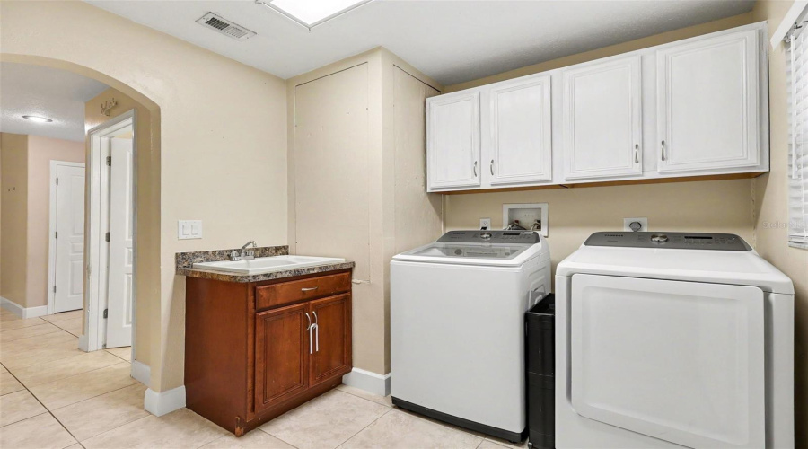 Titusville, Florida 32780, 3 Bedroom Bedrooms, ,2 Bathroombathrooms,Residential,For Sale,Saint Pauls,0,Mfrv4949800