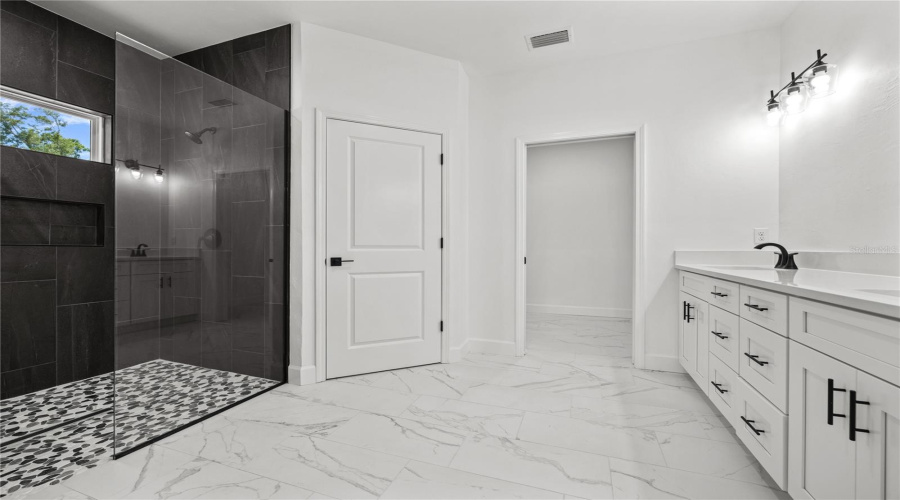 Gainesville, Florida 32607, 3 Bedroom Bedrooms, ,2 Bathroombathrooms,Residential,For Sale,67Th,0,Mfrgc538147
