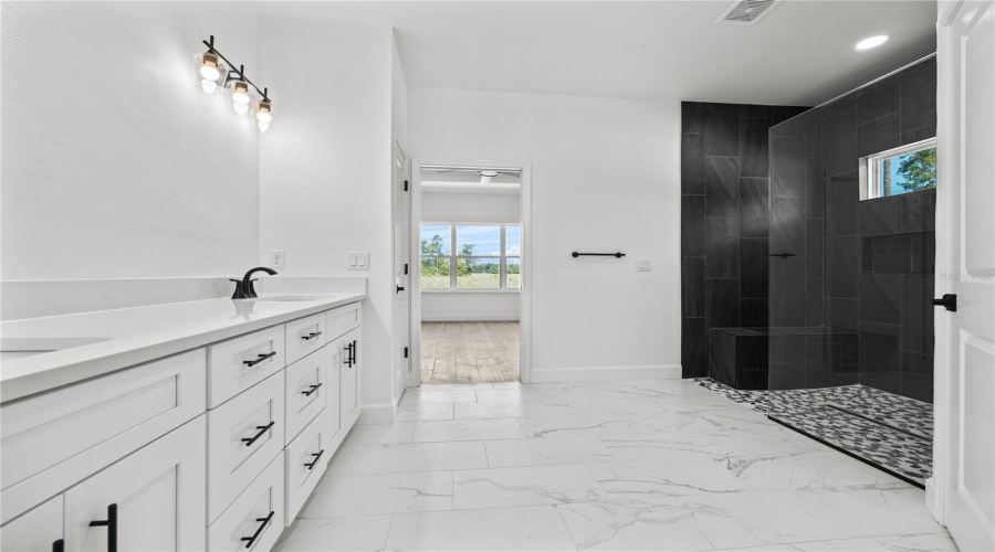Gainesville, Florida 32607, 3 Bedroom Bedrooms, ,2 Bathroombathrooms,Residential,For Sale,67Th,0,Mfrgc538147