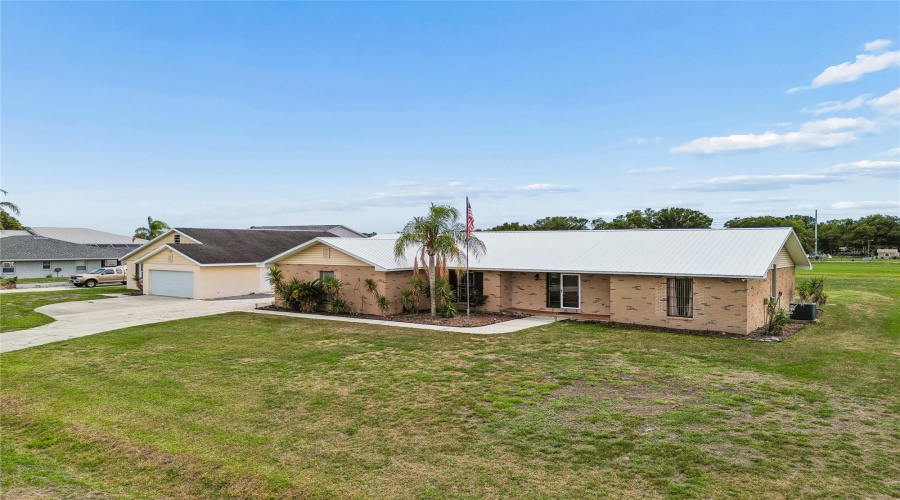 Mulberry, Florida 33860, 4 Bedroom Bedrooms, ,2 Bathroombathrooms,Residential,For Sale,Southwind,0,Mfrw7886535