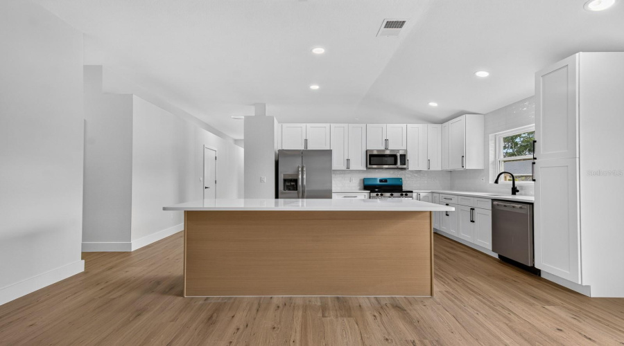 Tampa, Florida 33615, 3 Bedroom Bedrooms, ,2 Bathroombathrooms,Residential,For Sale,Marbella Creek,0,Mfrtb8541416