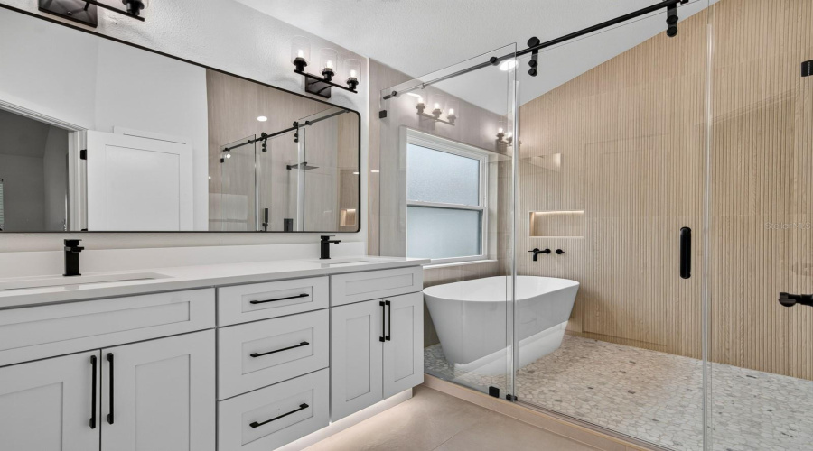 Tampa, Florida 33615, 3 Bedroom Bedrooms, ,2 Bathroombathrooms,Residential,For Sale,Marbella Creek,0,Mfrtb8541416