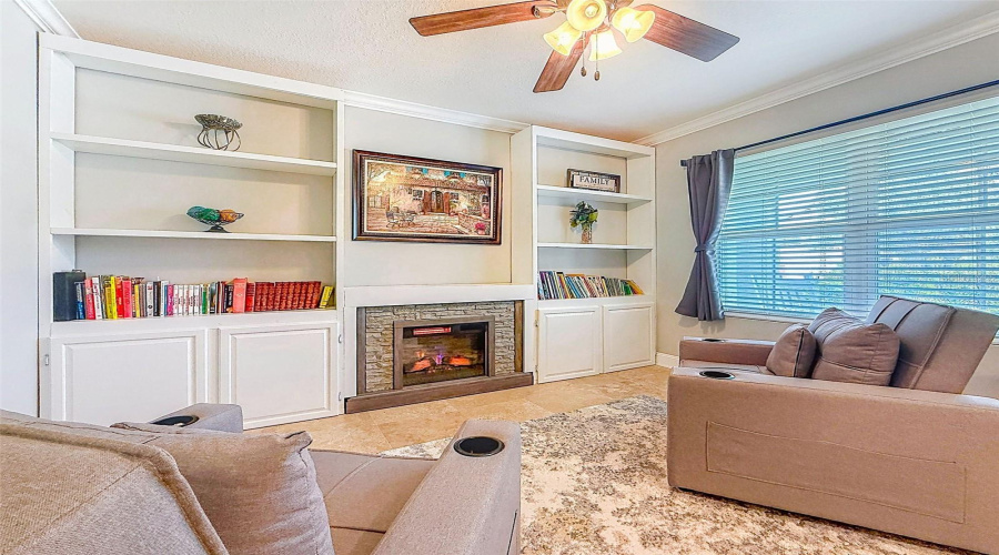 Spring Hill, Florida 34609, 5 Bedroom Bedrooms, ,2 Bathroombathrooms,Residential,For Sale,Hartford Heights,0,Mfrtb8517441