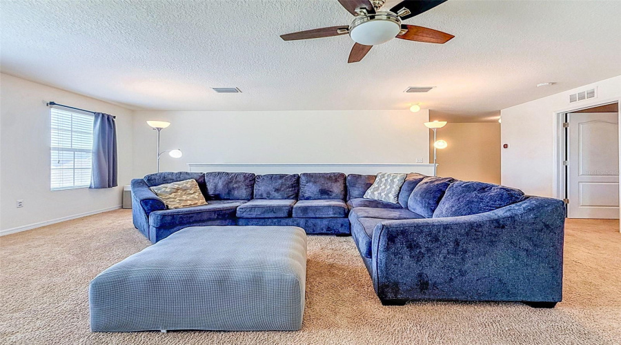 2Nd Floor Spacious Family Room