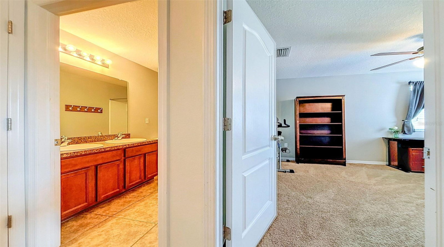 Spring Hill, Florida 34609, 5 Bedroom Bedrooms, ,2 Bathroombathrooms,Residential,For Sale,Hartford Heights,0,Mfrtb8517441