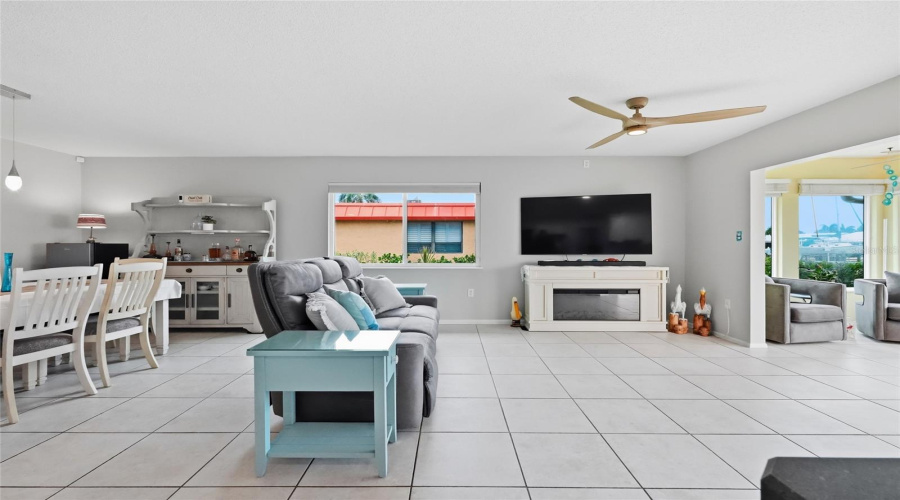 Bradenton, Florida 34210, 3 Bedroom Bedrooms, ,2 Bathroombathrooms,Residential,For Sale,Catalina,0,Mfra4702214