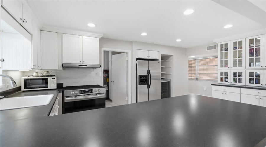 Bradenton, Florida 34210, 3 Bedroom Bedrooms, ,2 Bathroombathrooms,Residential,For Sale,Catalina,0,Mfra4702214