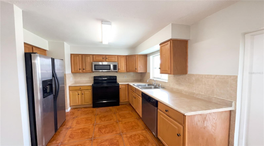 Orlando, Florida 32808, 3 Bedroom Bedrooms, ,2 Bathroombathrooms,Residential,For Sale,Beacon,0,Mfro6414888
