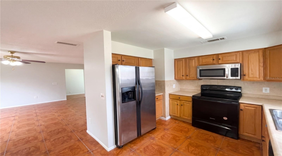 Orlando, Florida 32808, 3 Bedroom Bedrooms, ,2 Bathroombathrooms,Residential,For Sale,Beacon,0,Mfro6414888