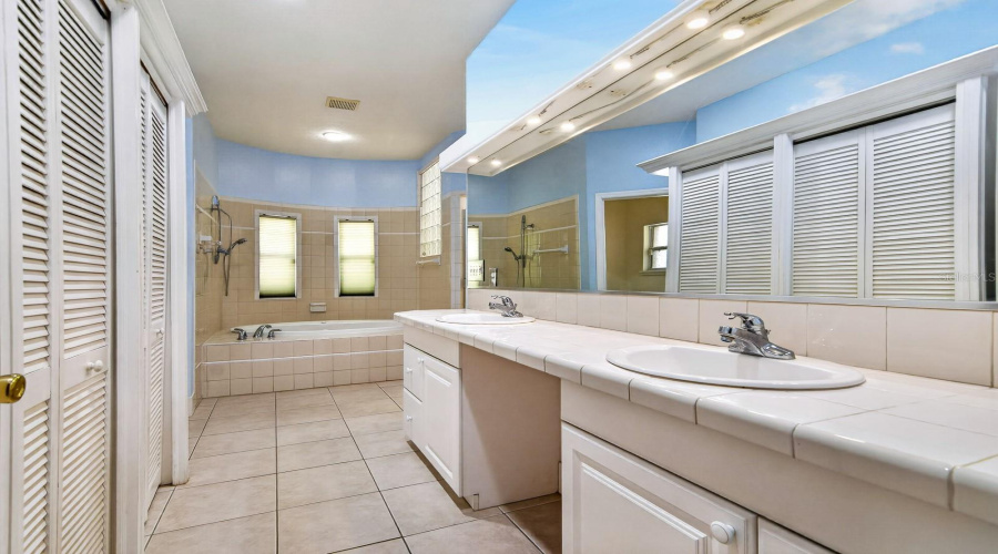 Valrico, Florida 33596, 4 Bedroom Bedrooms, ,2 Bathroombathrooms,Residential,For Sale,River Crossing,0,Mfrtb8541785