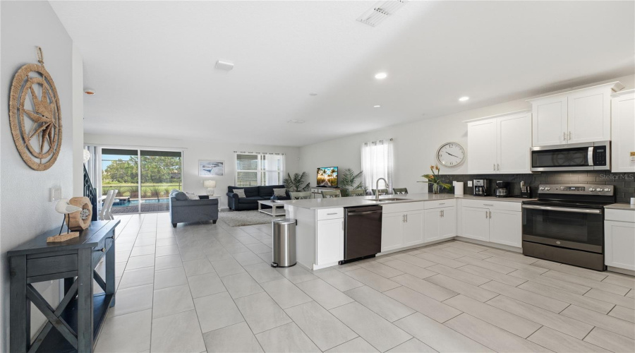 Kissimmee, Florida 34746, 8 Bedroom Bedrooms, ,5 Bathroombathrooms,Residential,For Sale,Stanza,0,Mfro6435877