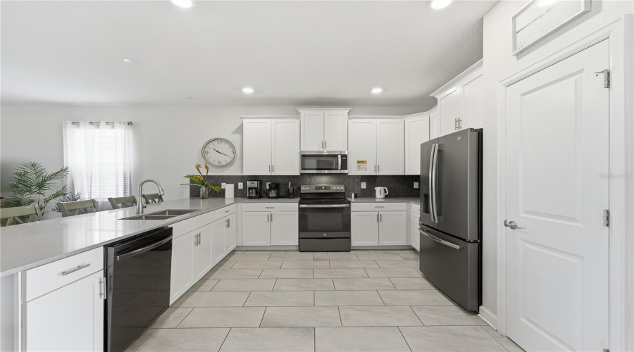Kissimmee, Florida 34746, 8 Bedroom Bedrooms, ,5 Bathroombathrooms,Residential,For Sale,Stanza,0,Mfro6435877