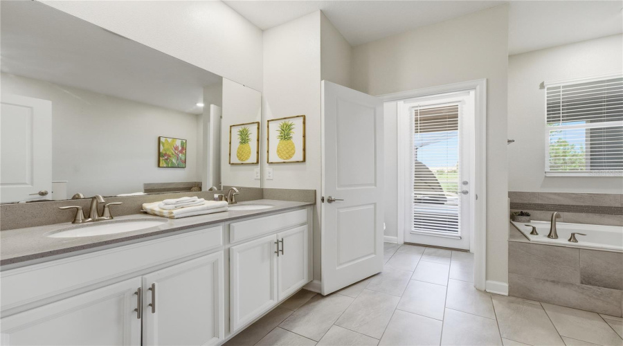 Kissimmee, Florida 34746, 8 Bedroom Bedrooms, ,5 Bathroombathrooms,Residential,For Sale,Stanza,0,Mfro6435877