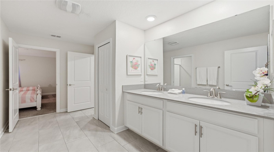 Kissimmee, Florida 34746, 8 Bedroom Bedrooms, ,5 Bathroombathrooms,Residential,For Sale,Stanza,0,Mfro6435877