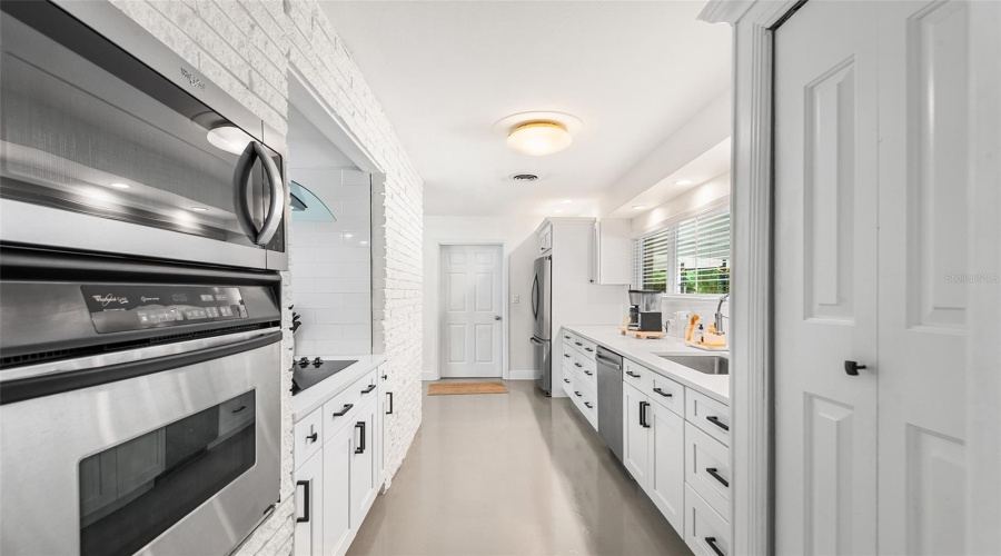 Lakeland, Florida 33803, 3 Bedroom Bedrooms, ,2 Bathroombathrooms,Residential,For Sale,Easton,0,Mfrtb8540579