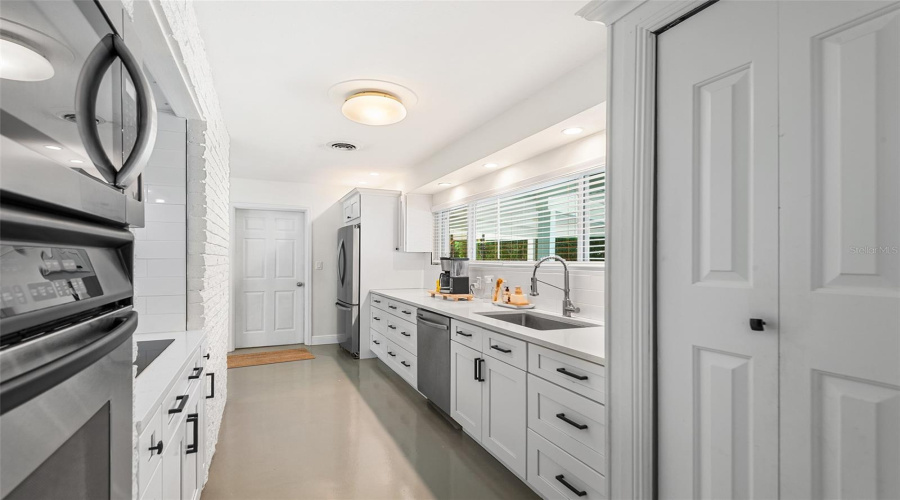 Lakeland, Florida 33803, 3 Bedroom Bedrooms, ,2 Bathroombathrooms,Residential,For Sale,Easton,0,Mfrtb8540579