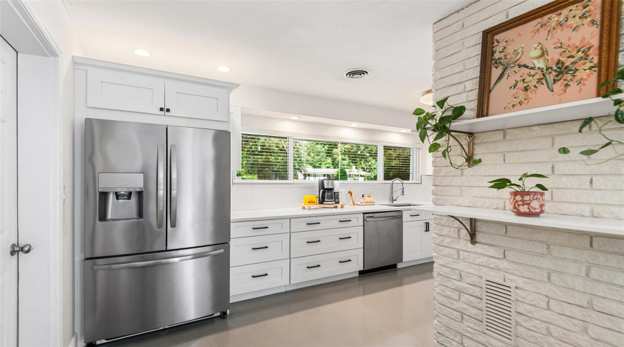 Lakeland, Florida 33803, 3 Bedroom Bedrooms, ,2 Bathroombathrooms,Residential,For Sale,Easton,0,Mfrtb8540579