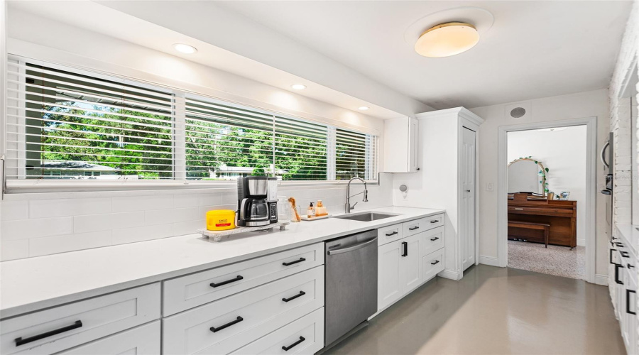 Lakeland, Florida 33803, 3 Bedroom Bedrooms, ,2 Bathroombathrooms,Residential,For Sale,Easton,0,Mfrtb8540579