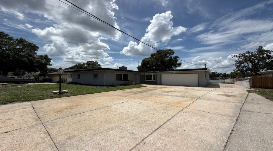 Tampa, Florida 33610, 3 Bedroom Bedrooms, ,2 Bathroombathrooms,Residential,For Sale,Spencer,0,Mfro6436779
