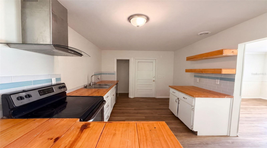 Tampa, Florida 33610, 3 Bedroom Bedrooms, ,2 Bathroombathrooms,Residential,For Sale,Spencer,0,Mfro6436779