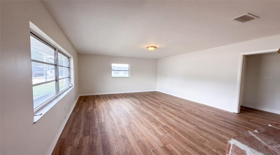 Tampa, Florida 33610, 3 Bedroom Bedrooms, ,2 Bathroombathrooms,Residential,For Sale,Spencer,0,Mfro6436779