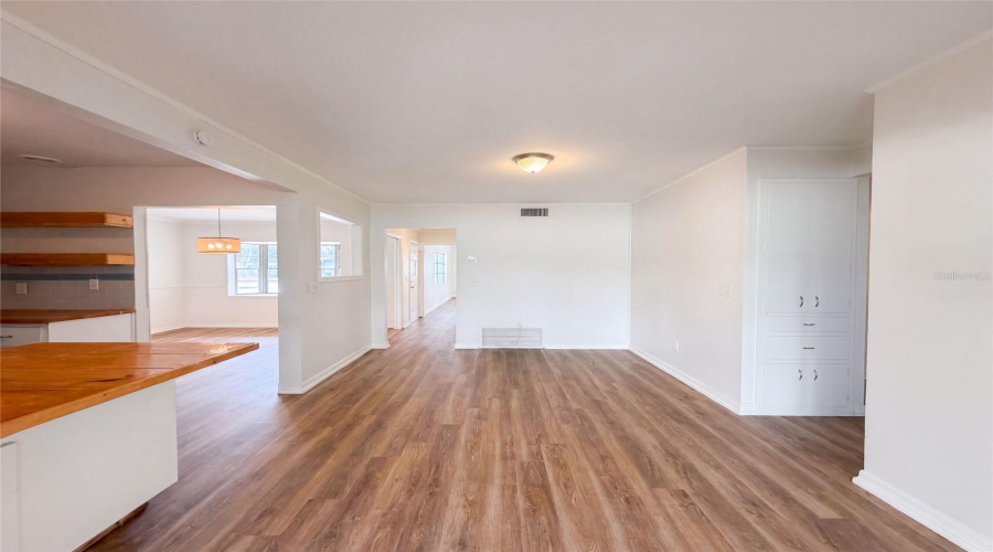 Tampa, Florida 33610, 3 Bedroom Bedrooms, ,2 Bathroombathrooms,Residential,For Sale,Spencer,0,Mfro6436779